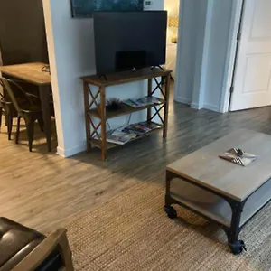 Apartment Special! 2 Queen Bedroom Minutes To Broadway!